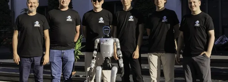 Zespół Brave Mind Fighters z robotem, zdjęcie z artykułu CEO.com.pl